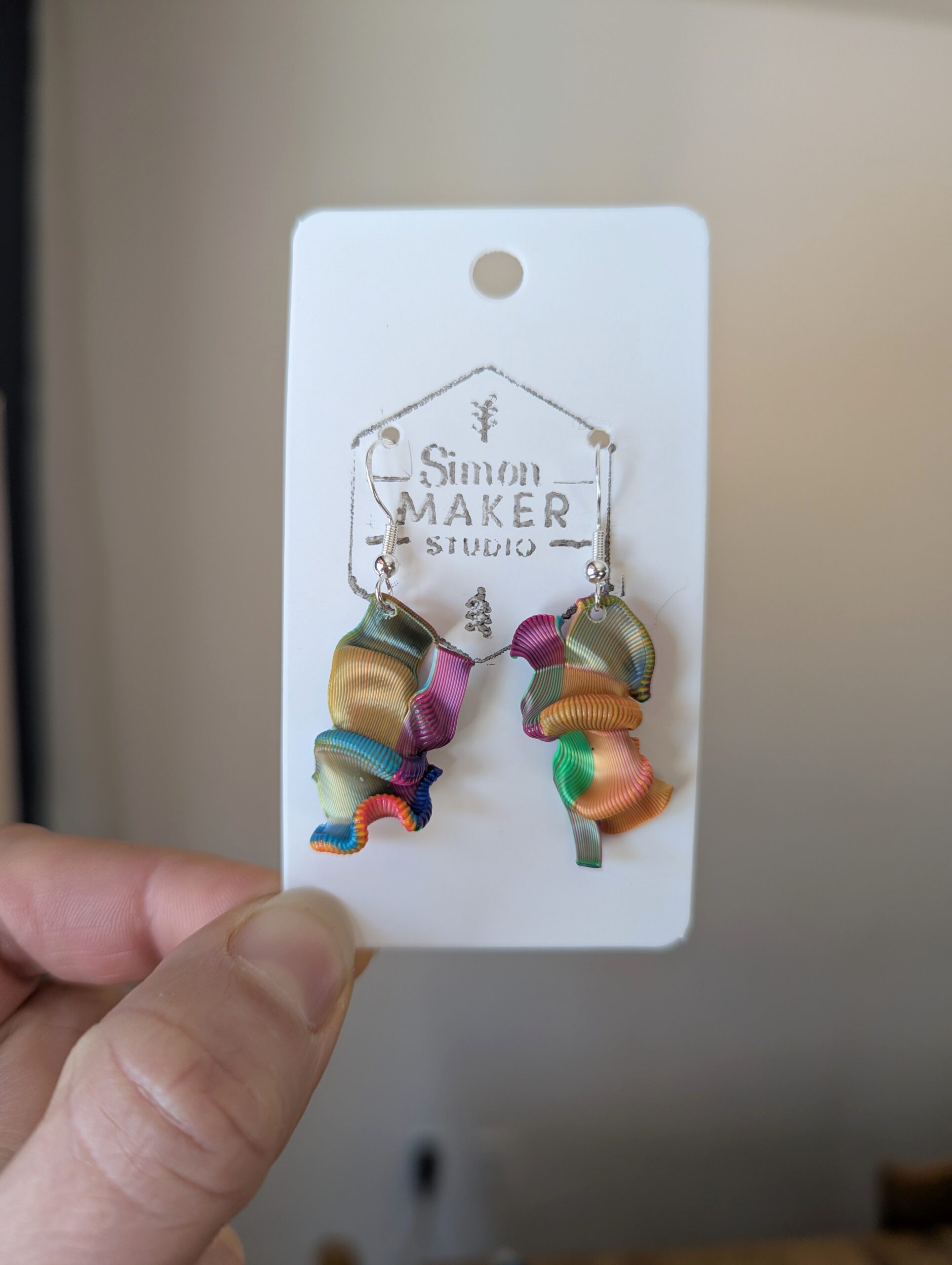 Crafting with Reclaimed Materials: A Sustainable Approach